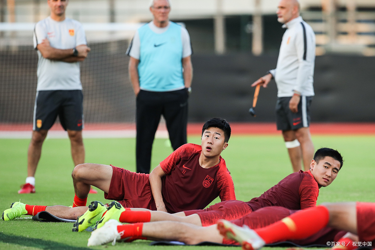 包含国际足坛焦点：顶级联赛球队备战紧锣密鼓的词条