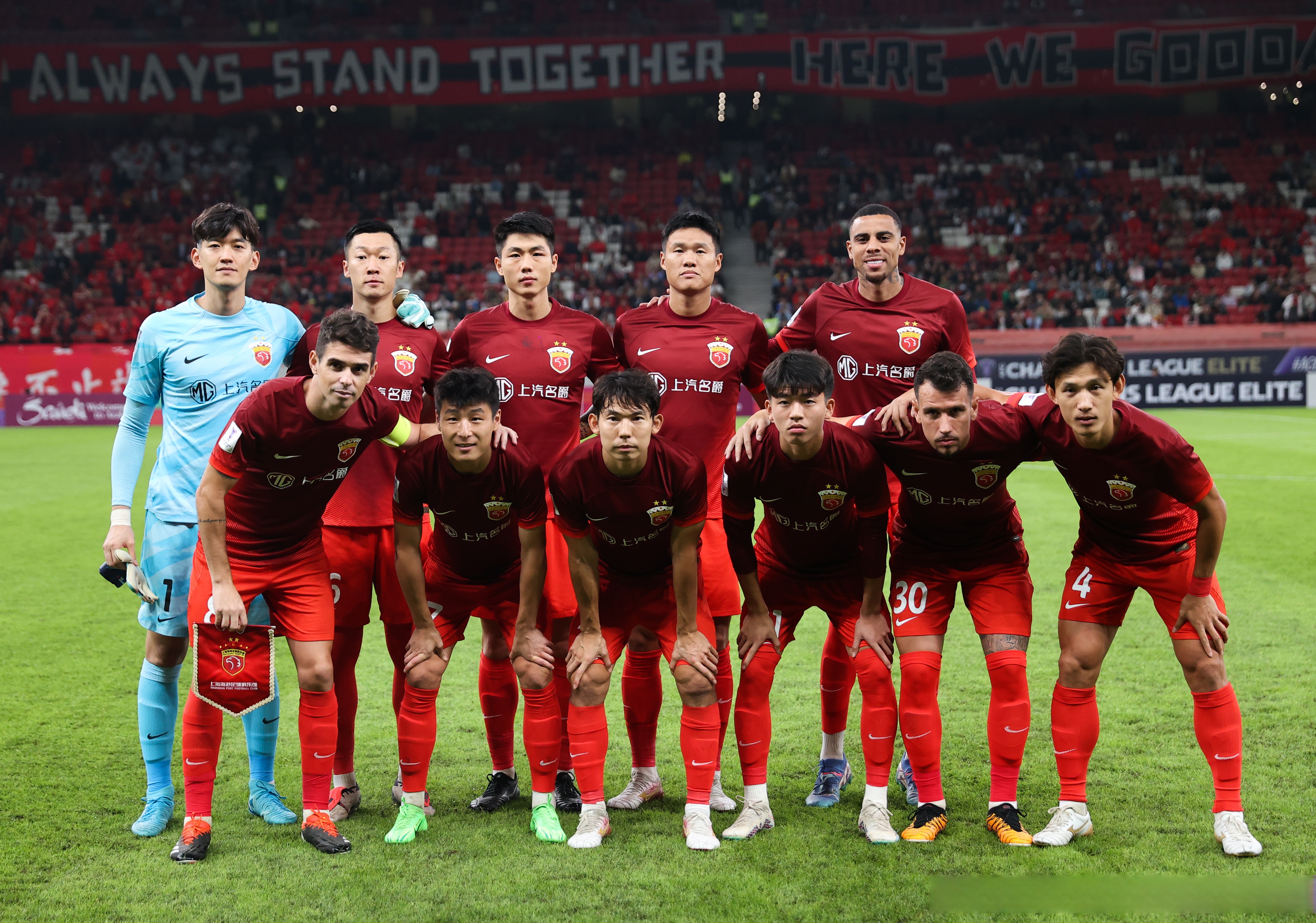 九游娱乐官方平台-足球场上激战连连，球员们奋力拼搏