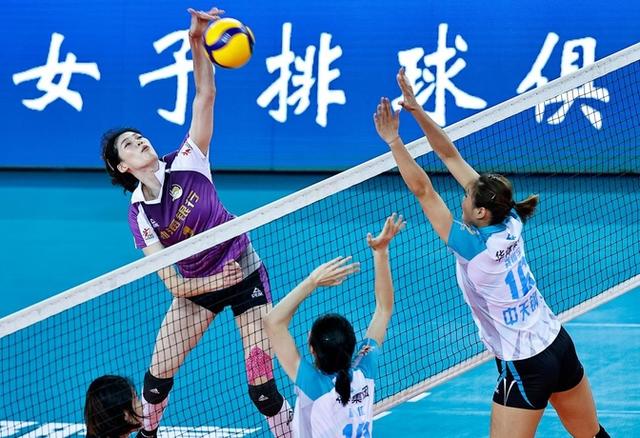 女排混战惊险连连，胜负难料